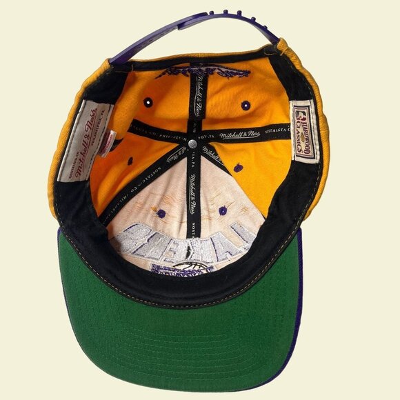 VTG Los Angeles Lakers Hat Men Snap Back Yellow Purple Adult NBA Mitchell & Ness - Picture 6 of 9